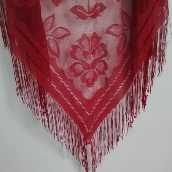 Vintage Elegant Romantic Boho Cottagecore Coquette Red Floral Lace Fringe Shawl - Picture 10 of 12